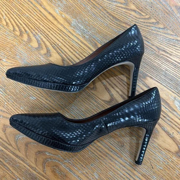 Black heels - Picture 3 of 4